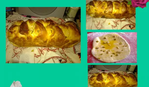 Хляб със зехтин, куркума и маслини