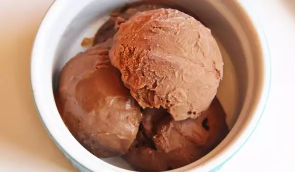 Суров шоколадов сладолед