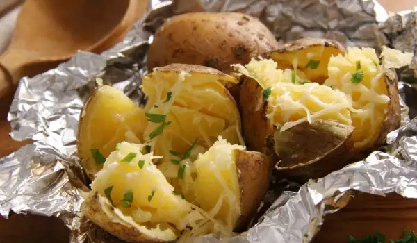 Лесни картофи във фолио