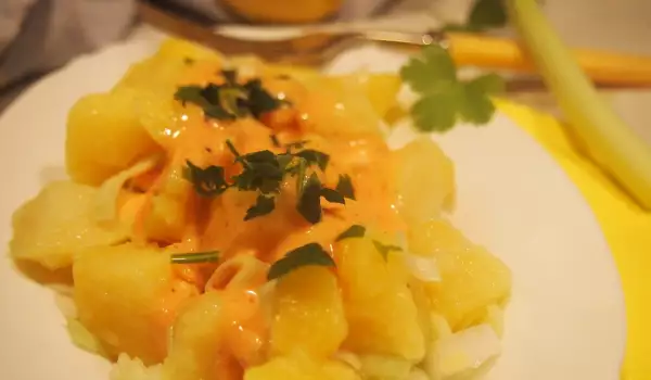 Картофена салата със сос