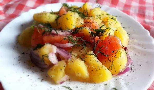 Картофена салата с домати
