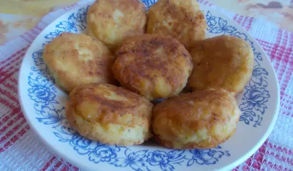 Картофени кюфтета със сирене и магданоз