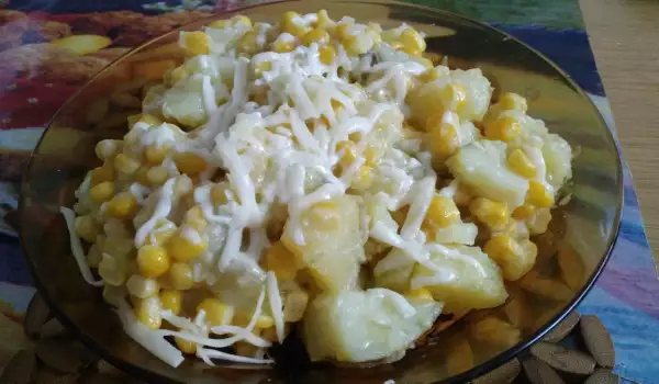 Картофи и царевица, задушени в масло