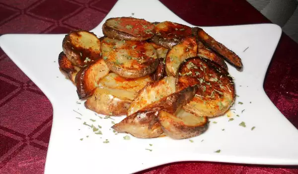 Пикантни картофи с червен пипер на фурна