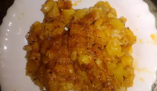 Картофи с ориз и доматен сос