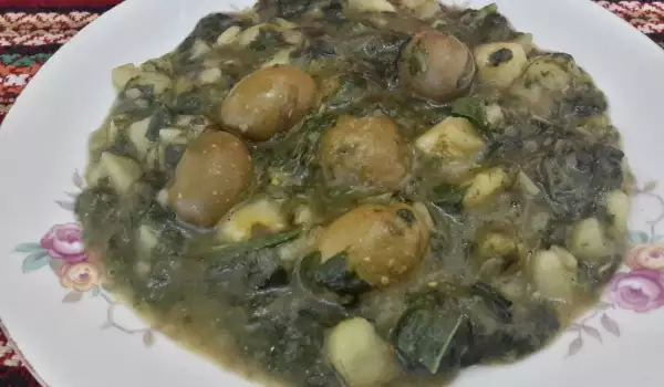 Яхния от спанак с маслини и картофи