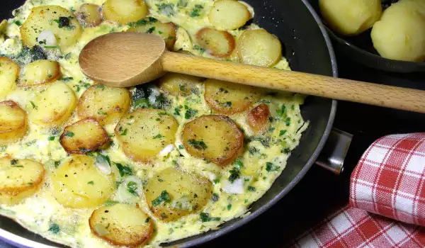 Апетитен омлет с картофи