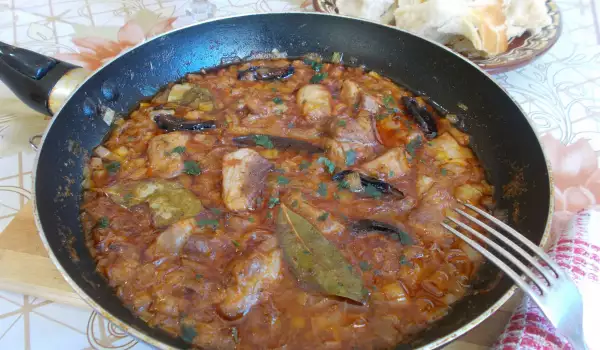Касапска яхния със свинско шарено месо