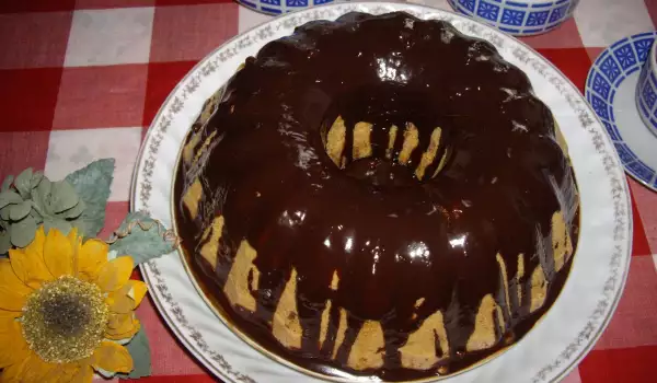 Ароматен кейк с шоколадова глазура