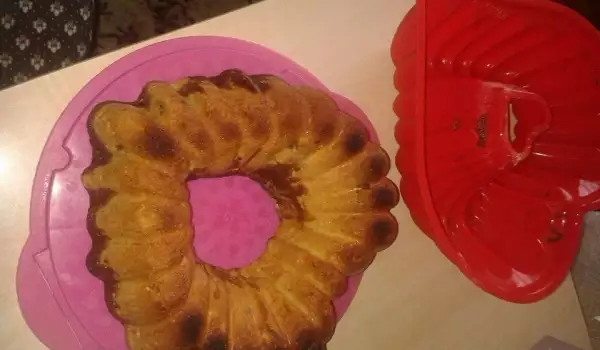 Кекс с орехи под формата на сърце