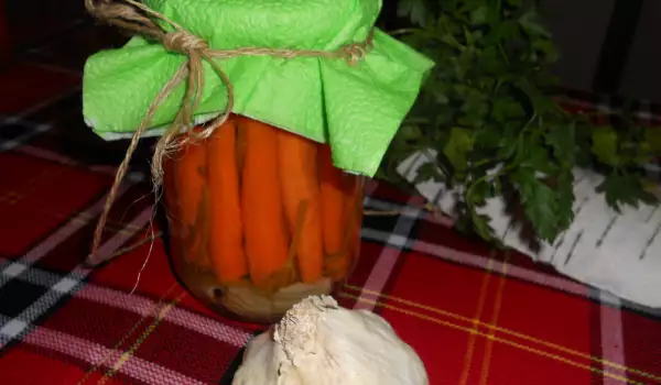Мариновани кисели моркови с чесън