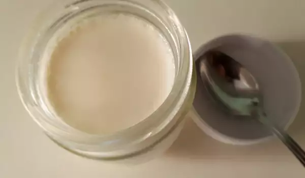 Кисело мляко в машинка за мляко (йогуртера)