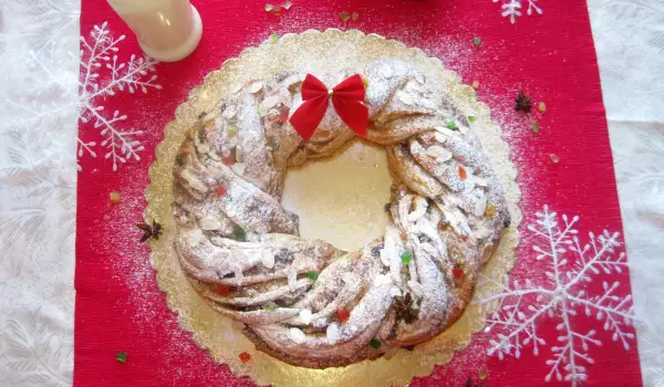 Коледен венец с канела и бадемов марципан