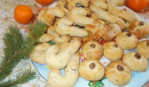 Коледни курабийки с халва и боровинки