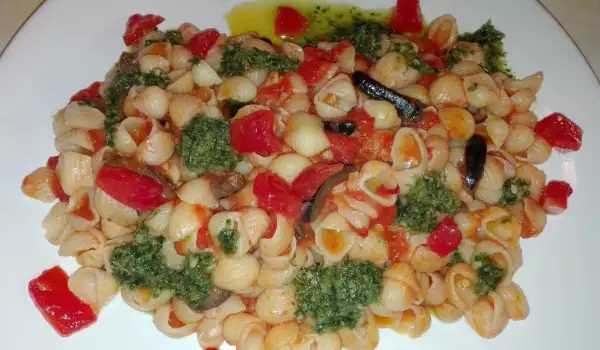 Паста Конкилие с маслини и домати конкасе