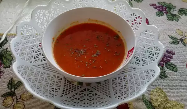 Доматена крем супа с чушки и босилек