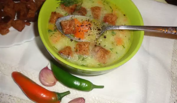 Зеленчукова кремсупа с извара и крутони