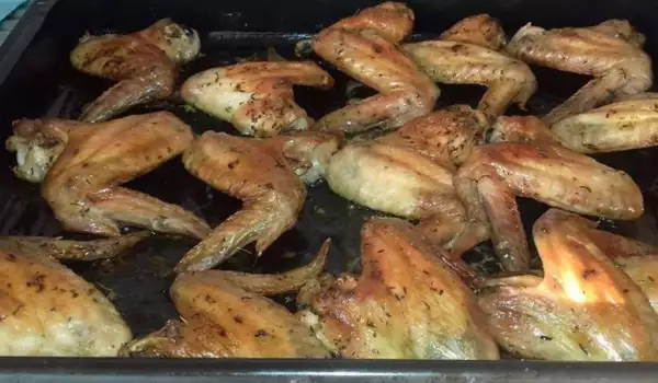 Печени пилешки крилца с подправки