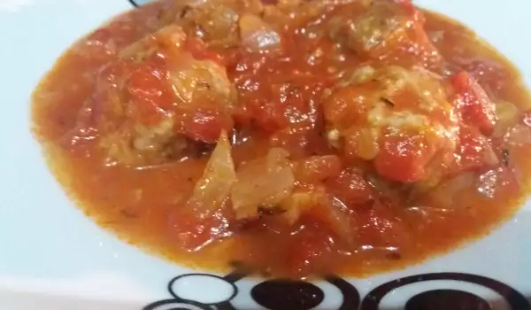Телешки кюфтенца в доматен сос