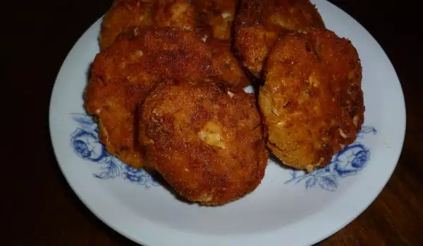 Пържени картофени кюфтета с кисело зеле