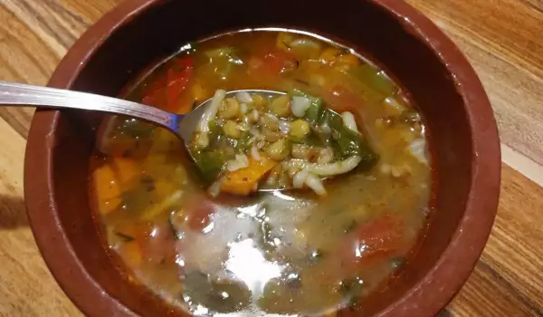 Вкусна супа с леща и елда