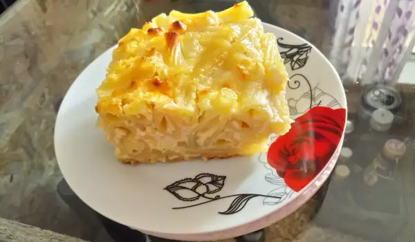 Макарони с яйца и сирене