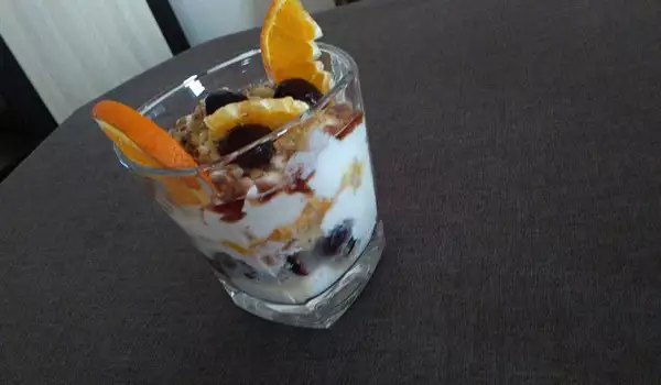 Млечен десерт с череши и портокали