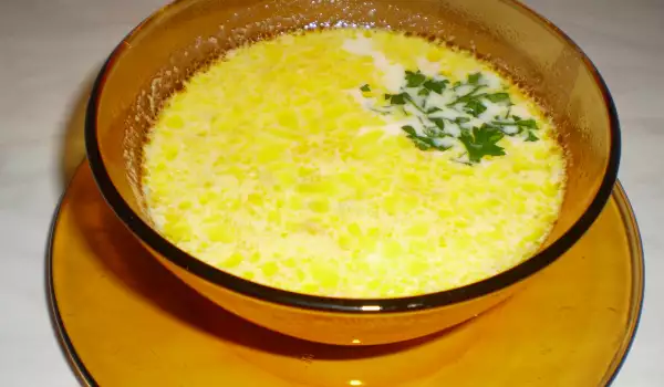Млечна супа с лук и картофи