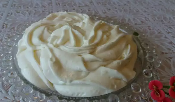 Млечно-сметанов крем за торти
