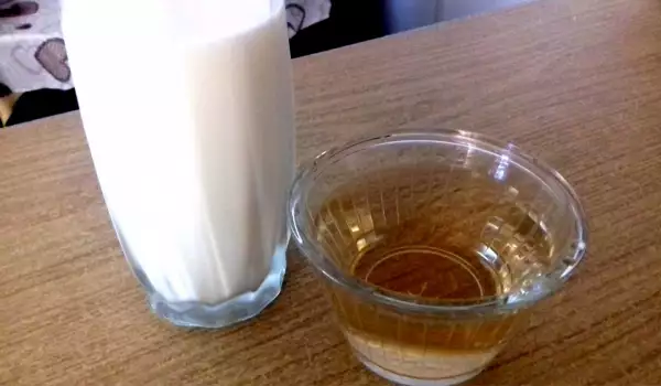 Мляко с ябълков оцет против запек