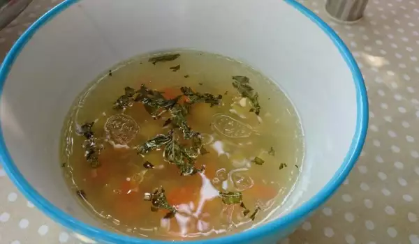 Лятна нахутена супа