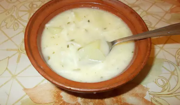 Нискобюджетна картофена супа