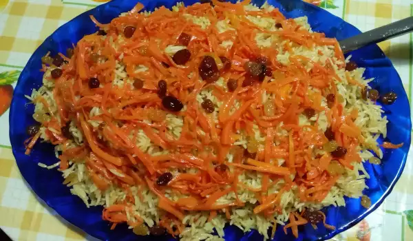Персийски ориз със стафиди и моркови