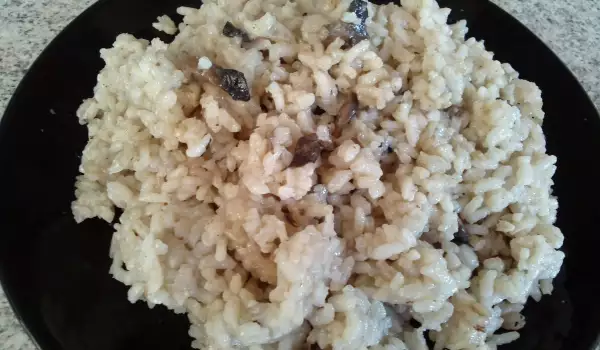 Ориз на фурна със сушени гъби и вино