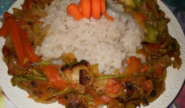 Бял ориз със зеленчуци на тиган