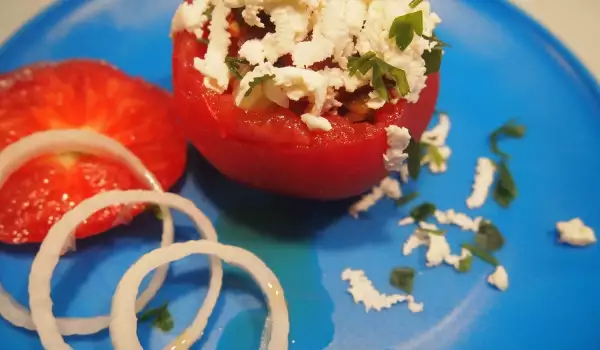 Шопска салата в домат