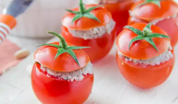 Пълнени домати с телешки мозък
