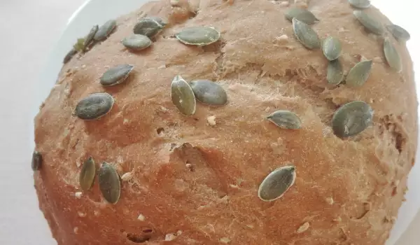 Пълнозърнест хляб с тиквени семки в хлебопекарна