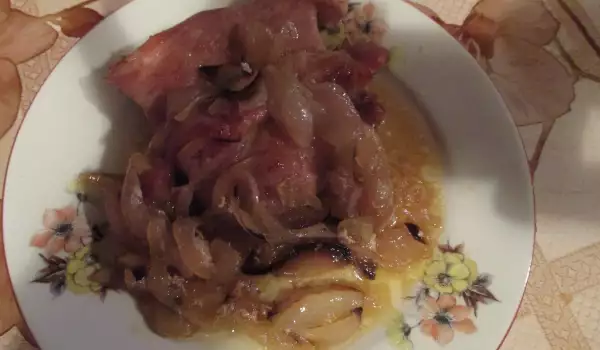 Свински пържоли с кромид лук