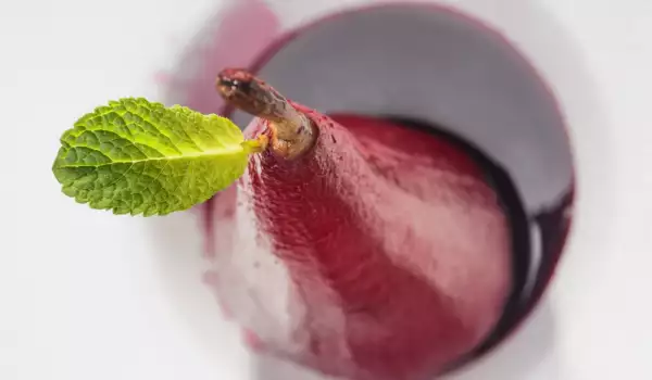 Плодове в сироп от червено вино