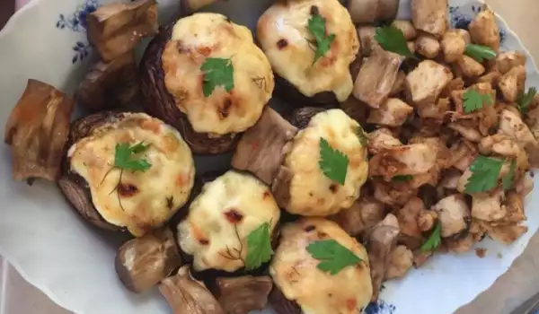 Пълнени кафяви печурки с крема сирене, авокадо и мента