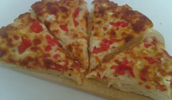 Пица с кашкавал, сирене и домати