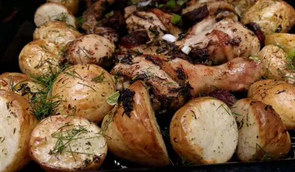 Пиле с картофи и ароматни подправки на фурна