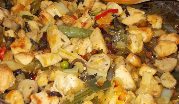 Пиле по китайски със зеленчуци и соев сос