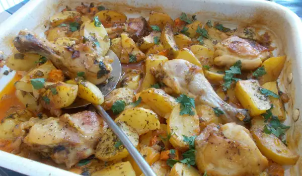 Пилешко месо с пресни картофи на фурна