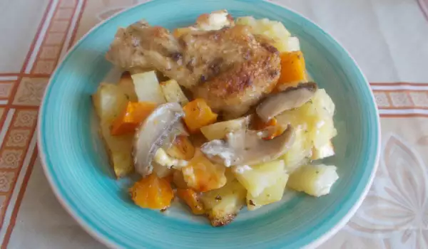 Гювеч с пиле, гъби, тиква и картофи