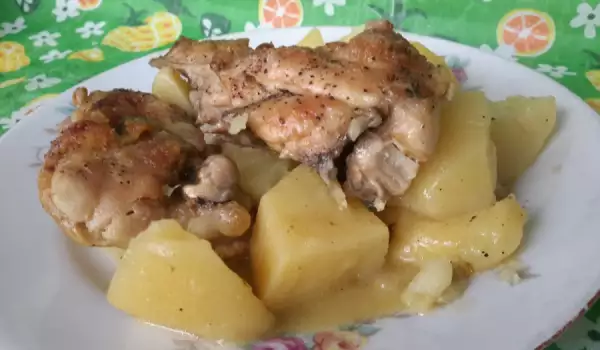 Сочно пиле с картофи на фурна