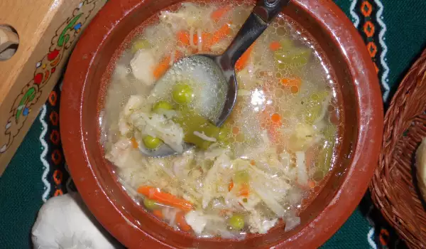 Лека пилешка супа със зеленчуци