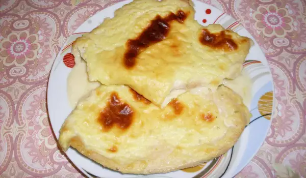 Пилешко филе със сос от топено сирене