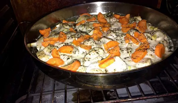 Пилешко със зеленчуци и топено сирене на фурна
